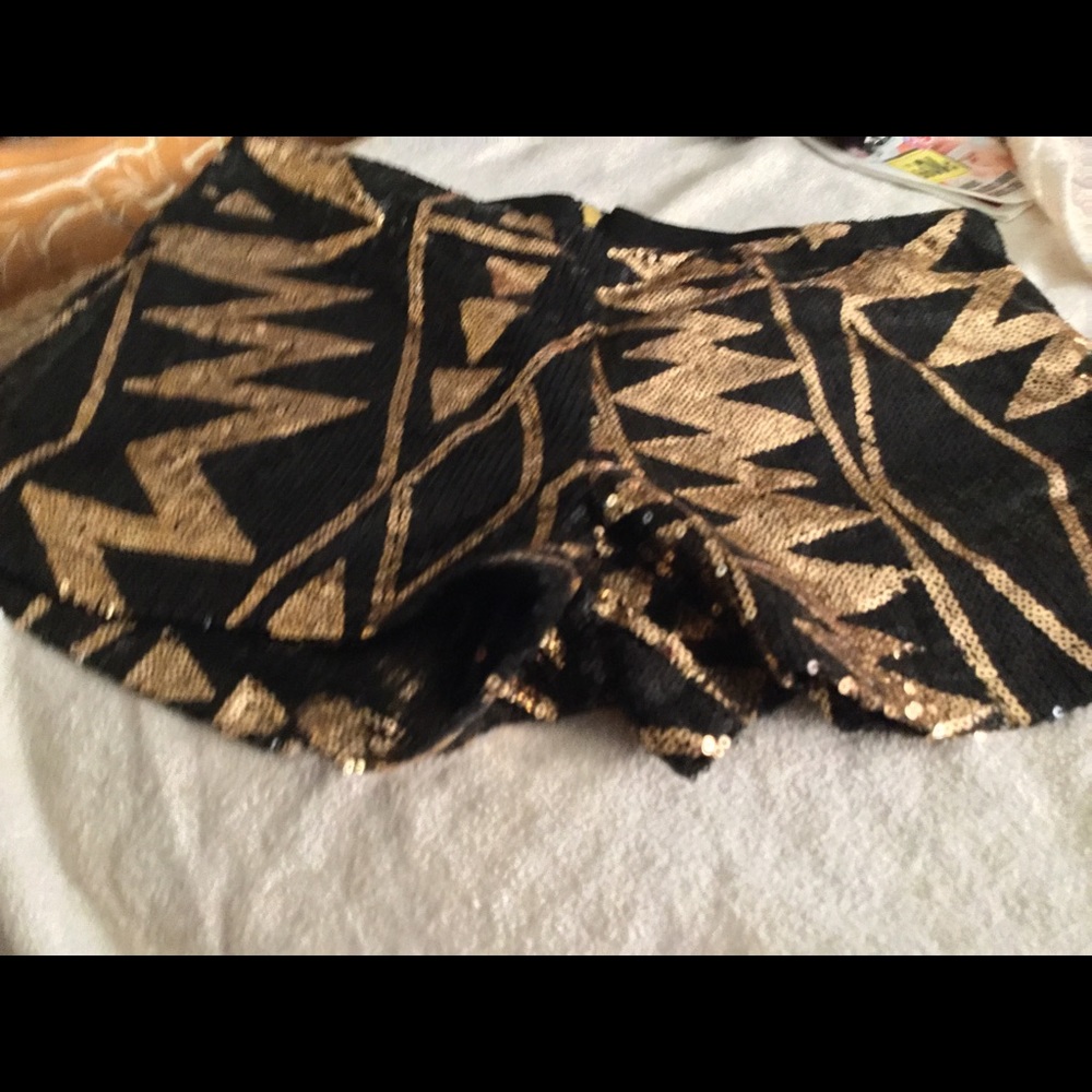 Shorts - Picture 4 of 5